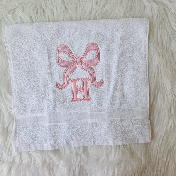 New White Towel with Pink Bow Monogram - Picture 2 of 4